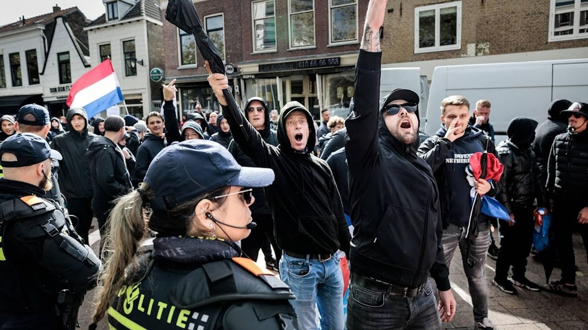 OM: belagen van politie bij protest tegen azc zwaar afstraffen ...